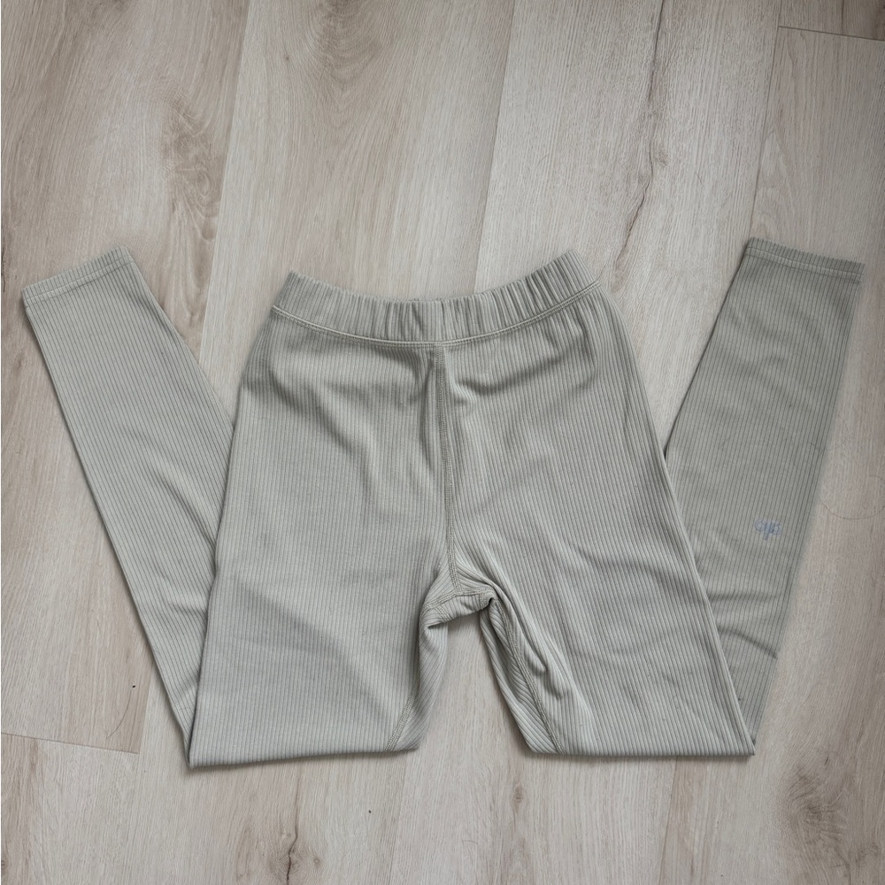 ALO Yoga Ribbed Blissful 7/8 Leggings in California Sand - Picture 6 of 6